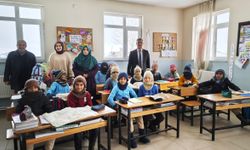 Niğdeli kadınlar Ahlatlı köy çocuklarının içini ısıttı