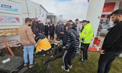 Kontrolden çıkan hafif ticari araç akaryakıt istasyonuna daldı