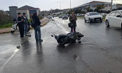Otomobille çarpışan motosikletli yaralandı