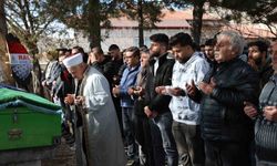 Yaşamını yitiren genç kız son yolculuğuna uğurlandı