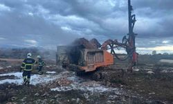 Sondaj çalışması yapan araç cayır cayır yandı