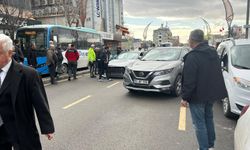 Niğde’de iki otomobil çarpıştı