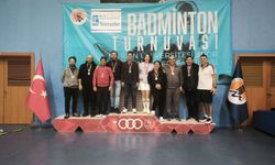Niğdeli veteran badmintonculardan 14 madalya