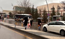 Niğde güne yağmurla uyandı