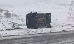 Ketençimen dağ yolunda otomobil yan yattı: 1 yaralı