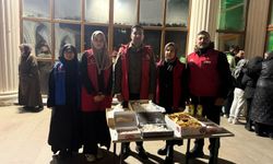 Niğde’de ilk teravih sonrası gönülleri ısıtan ikram