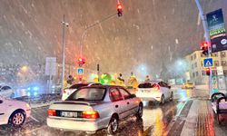 Niğde’de hastane kavşağına trafik ışığı yerleştirildi