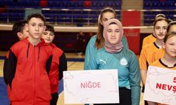 Niğde’de badminton yıldızlar grup müsabakaları başladı