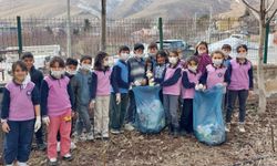 Niğde'de miniklerden çevre temizliği etkinliği