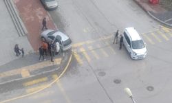 İlhanlı’da iki araç çarpıştı