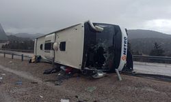 Yolcu otobüsü devrildi: 15 yaralı