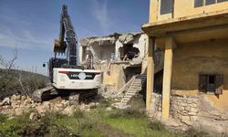 Metruk binalar bir bir yıkılıyor