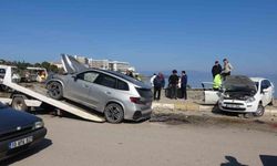 İki araç çarpıştı 2'si ağır 6 kişi yaralandı