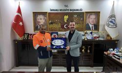 Belediye personeli hareketliyle yürekleri ısıttı