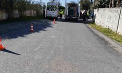 Öğrenci servisi elektrik direğine çarptı: 4 yaralı