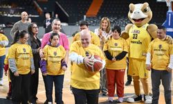 Down sendromlu çocuklar  spor kulübü ile aynı sahada buluştu