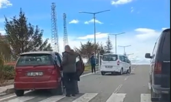 Bor’da kavşakta iki araç çarpıştı