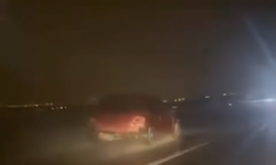 Niğde-Adana otoyolunda farsız ilerleyen otomobil tehlike saçtı