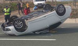 Otomobil ters döndü: 2 yaralı