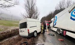 Otomobil ile tır çarpıştı: 2 yaralı
