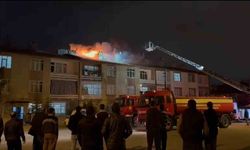 3 katlı apartmanın çatısında yangın paniği