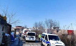 Camiden çıktıktan sonra otomobilin çarptığı yaşlı adam yaralandı