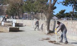 Mezarlıklar bayram için temizlendi