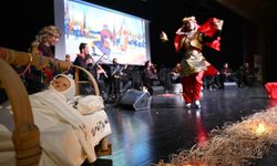 Mersin'de 'İlmek İlmek Kadın' gösterisi izleyenleri duygulandırdı