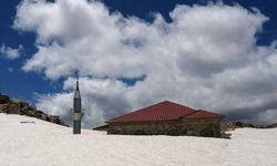 741 yıllık cami kar altında kaldı