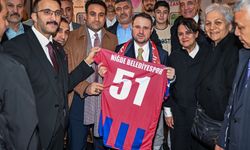 Adalet Bakanı Gürlek, Sultangazi’deki Niğde standını ziyaret etti