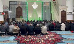 Niğdeliler teravihte bir araya geliyor