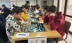 Niğde’de Yeşilay Satranç Turnuvası başladı
