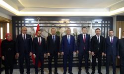 Ticaret Bakanı Ömer Bolat Niğde Belediyesini ziyaret etti