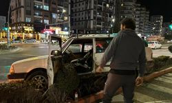 Sabancı Kavşağı’nda iki araç çarpıştı