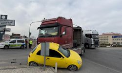 Niğde-Kayseri yolunda tır ile otomobil çarpıştı: 2 yaralı