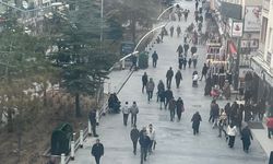 Soğuğa rağmen Niğde çarşısında bayram yoğunluğu