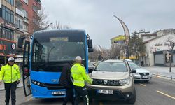 Niğde’de halk otobüsüyle otomobil çarpıştı