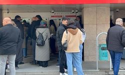 Niğde'de vatandaşlar ikramiye için kuyruğa girdi