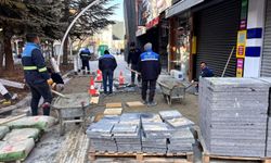 Niğde’de kaldırım yenileme çalışmaları sürüyor