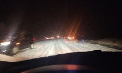 Niğde’de kar bastırdı: Araçlar ilerleyemedi