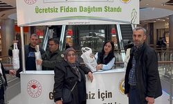 Niğde’de Tema Park AVM’de fidan dağıtımı