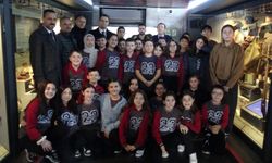Niğde’de Vali Yardımcıları öğrencilerle Mobil Müzeyi gezdi