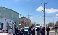 Bor’da trafik kazası: İki araç çarpıştı