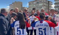 Niğde’de Sevgi Evlerindeki çocuklara isimlerine özel forma sürprizi