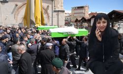 Eşi tarafından bıçaklanan 3 çocuk annesi kadın son yolculuğuna uğurlandı