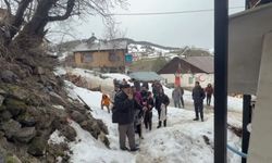 Yaşlılar anlattı, gençler oynadı