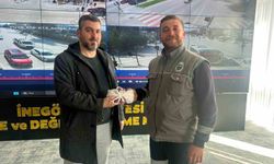 Yolda bulduğu 200 bin lirayı sahibine teslim etti