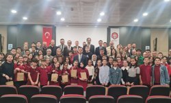 Niğde’de TÜBİTAK başarısı: Öğrenciler Vali Akmeşe ile buluştu