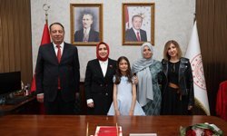 Niğde İl Milli Eğitim Müdürlüğü’nde 23 Nisan’da temsili devir