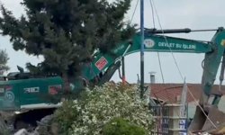 Göl kıyısındaki kaçak yapıların yıkımı sürüyor